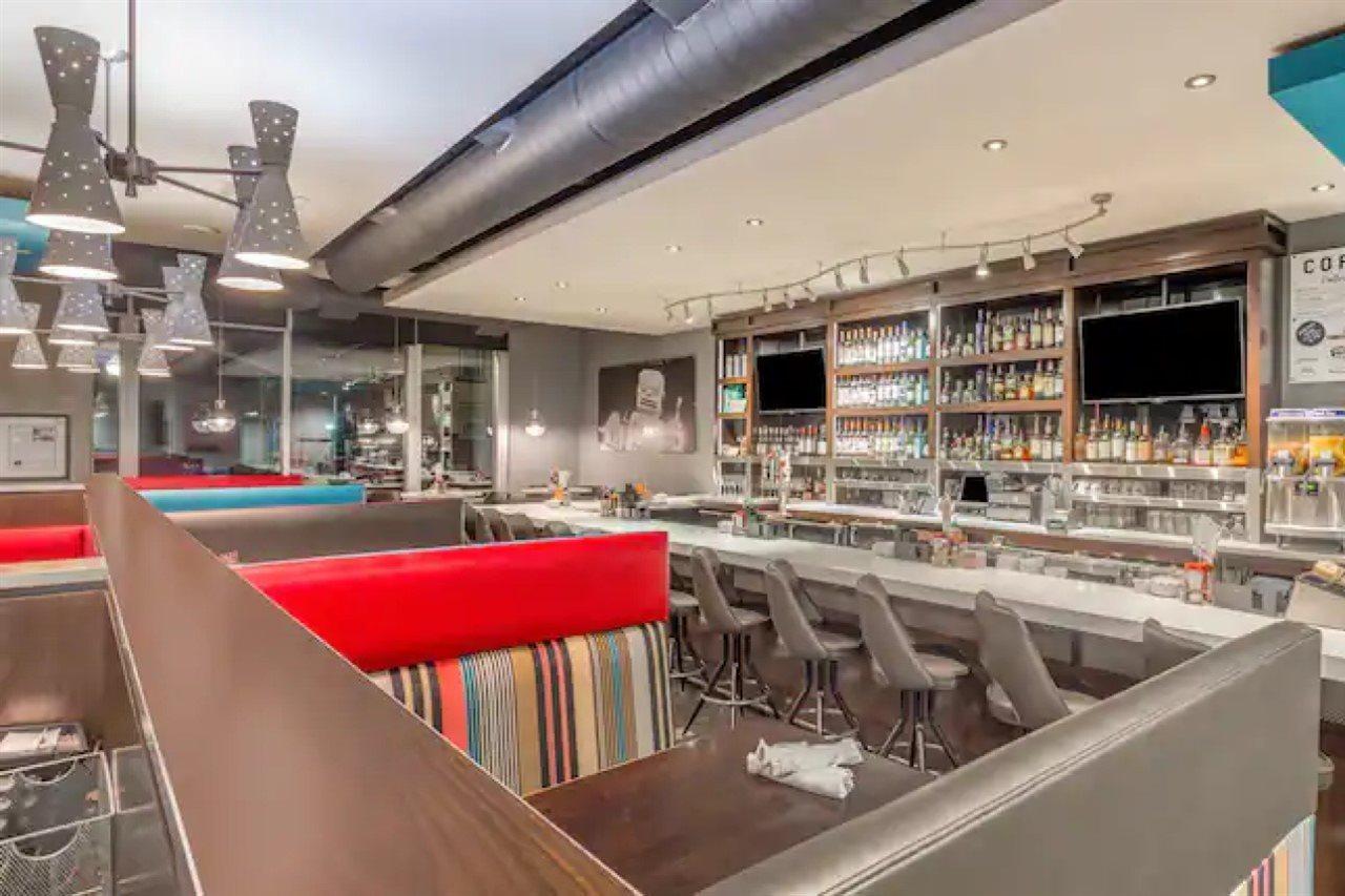 Hampton Inn & Suites Madison Downtown Экстерьер фото