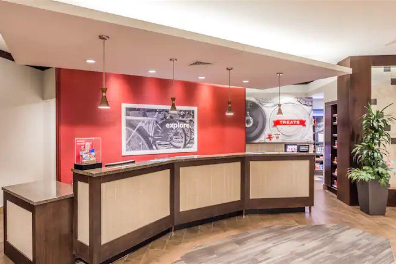 Hampton Inn & Suites Madison Downtown Экстерьер фото