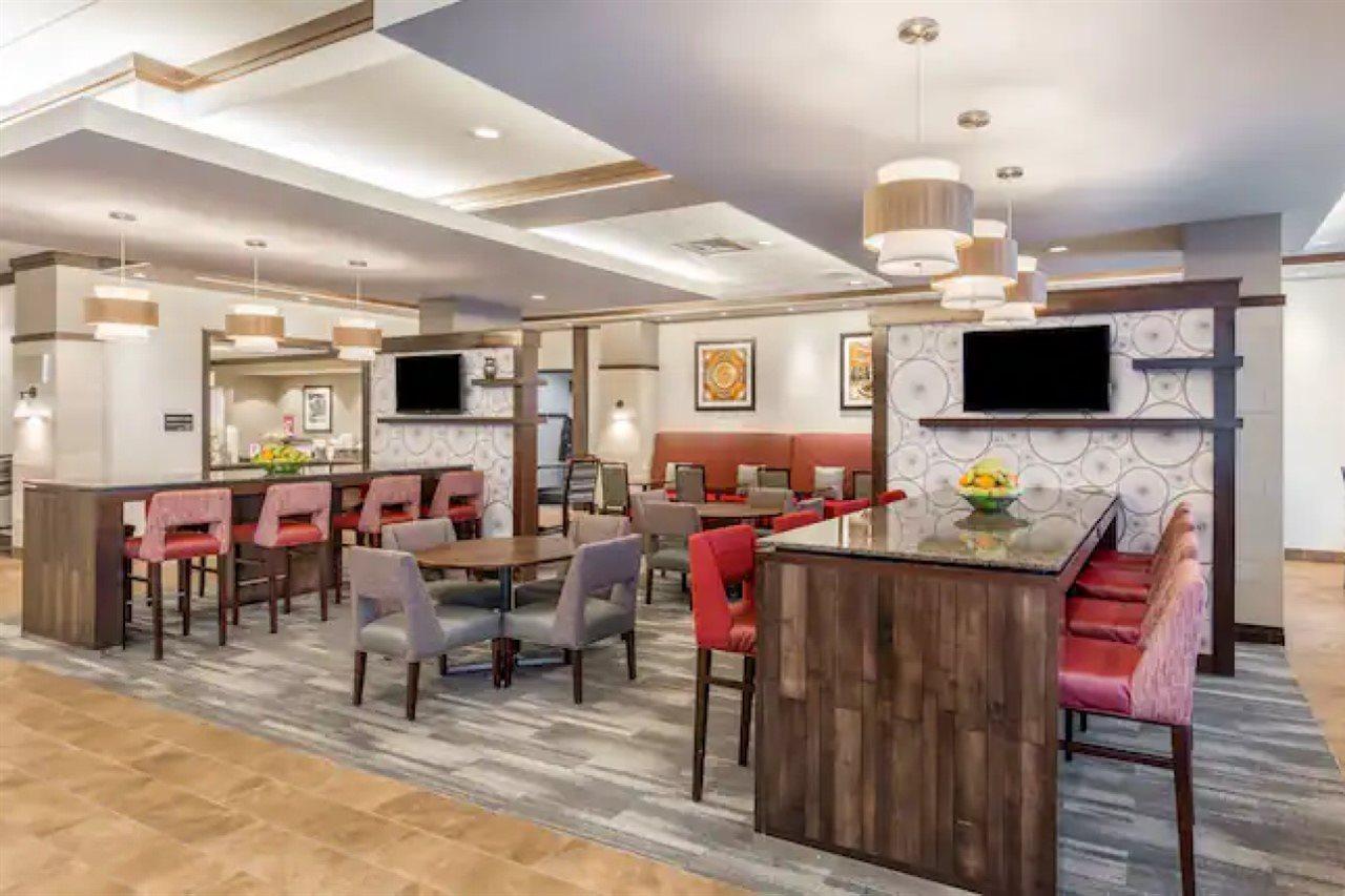Hampton Inn & Suites Madison Downtown Экстерьер фото