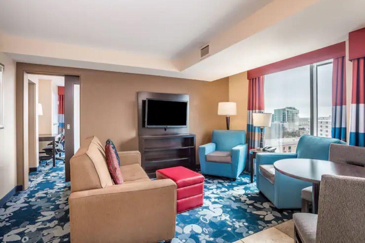 Hampton Inn & Suites Madison Downtown Экстерьер фото