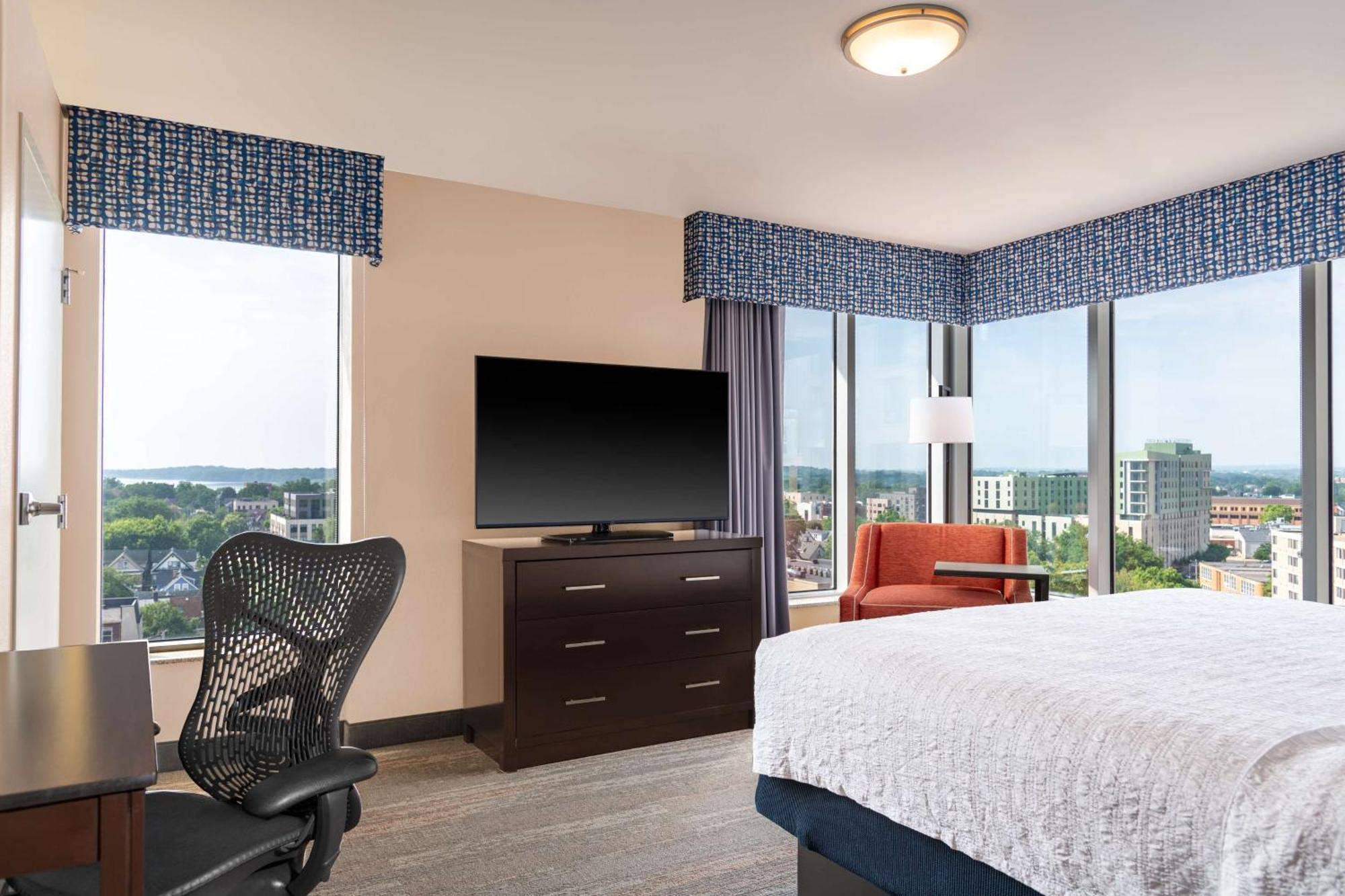 Hampton Inn & Suites Madison Downtown Экстерьер фото