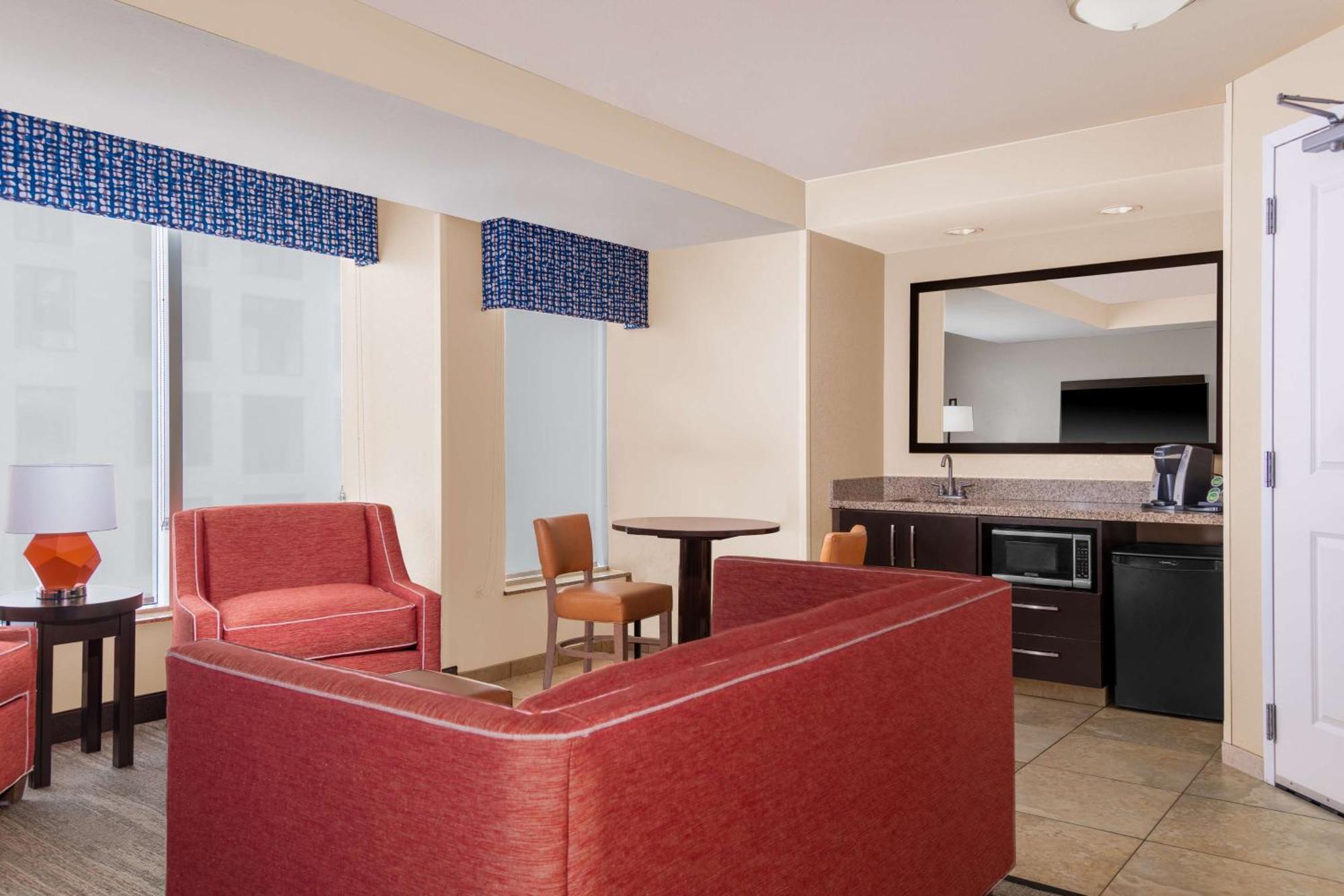 Hampton Inn & Suites Madison Downtown Экстерьер фото