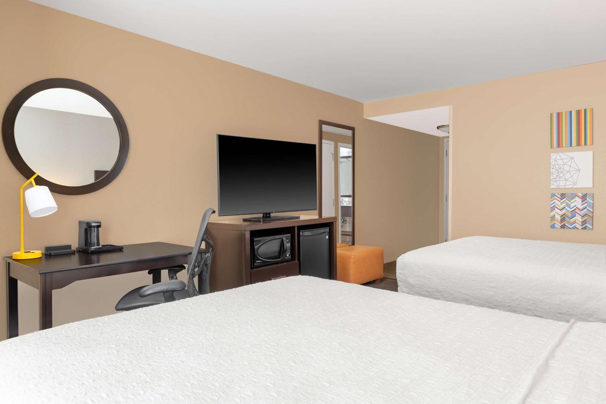 Hampton Inn & Suites Madison Downtown Экстерьер фото