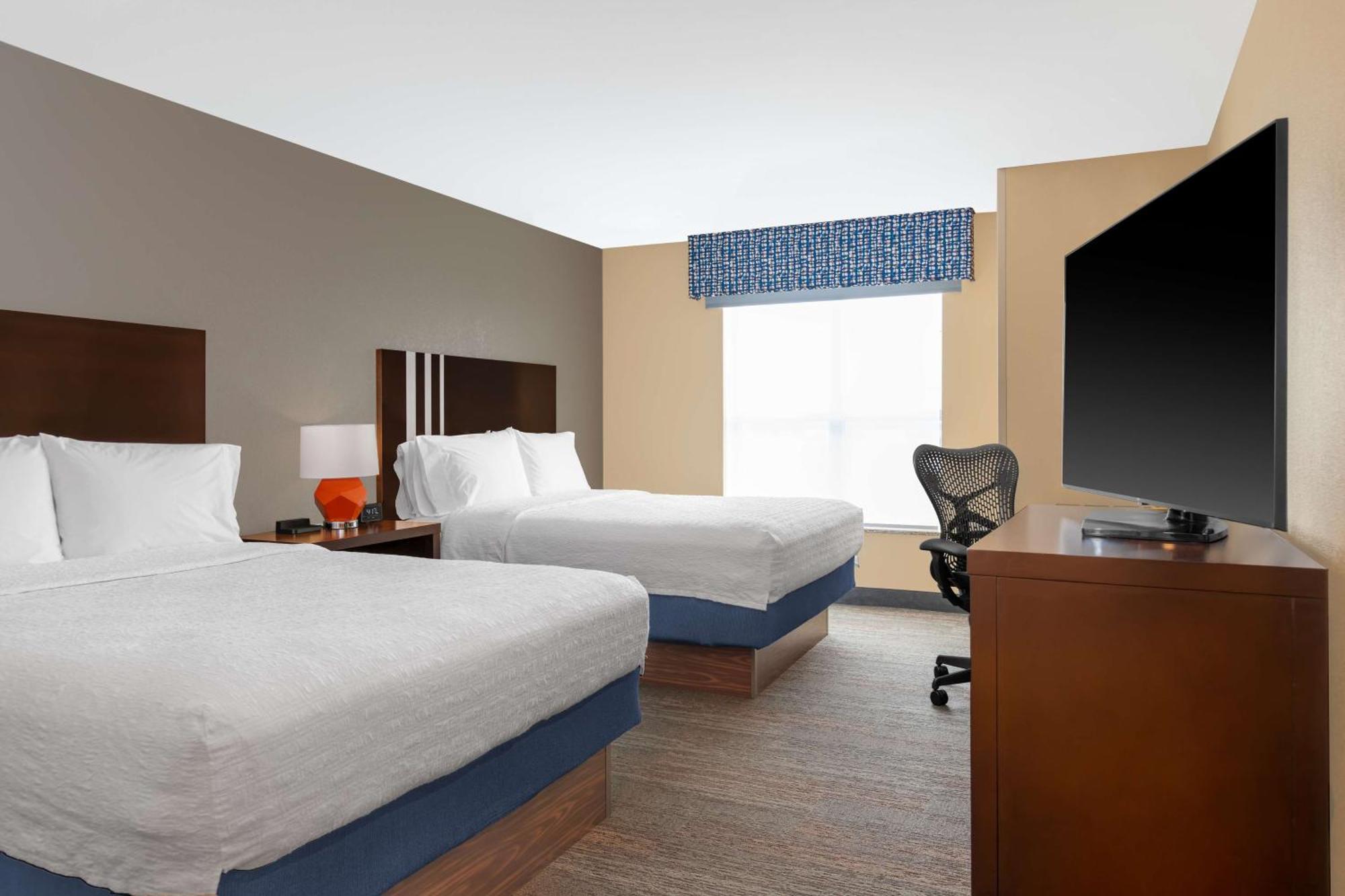 Hampton Inn & Suites Madison Downtown Экстерьер фото