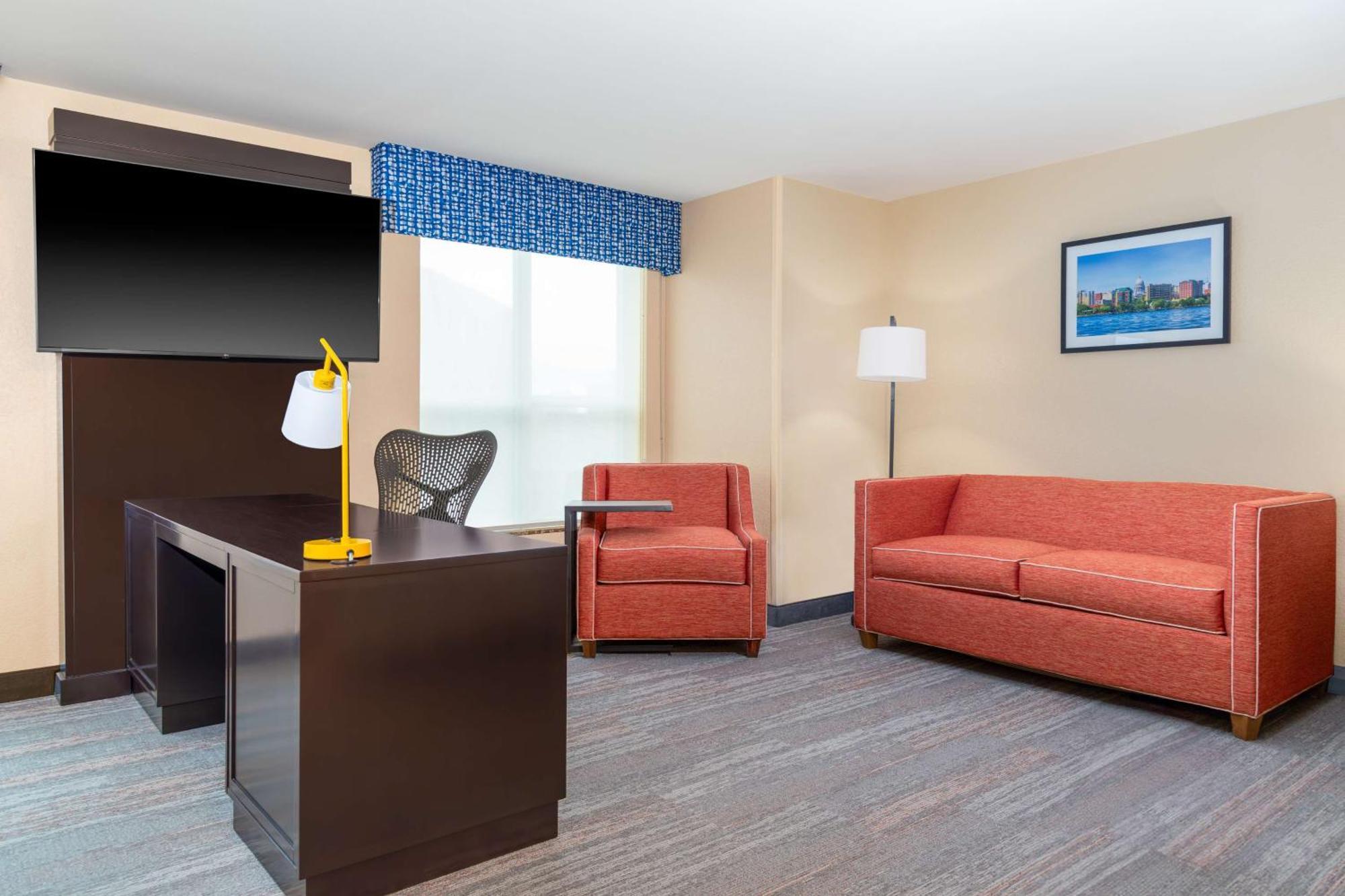 Hampton Inn & Suites Madison Downtown Экстерьер фото