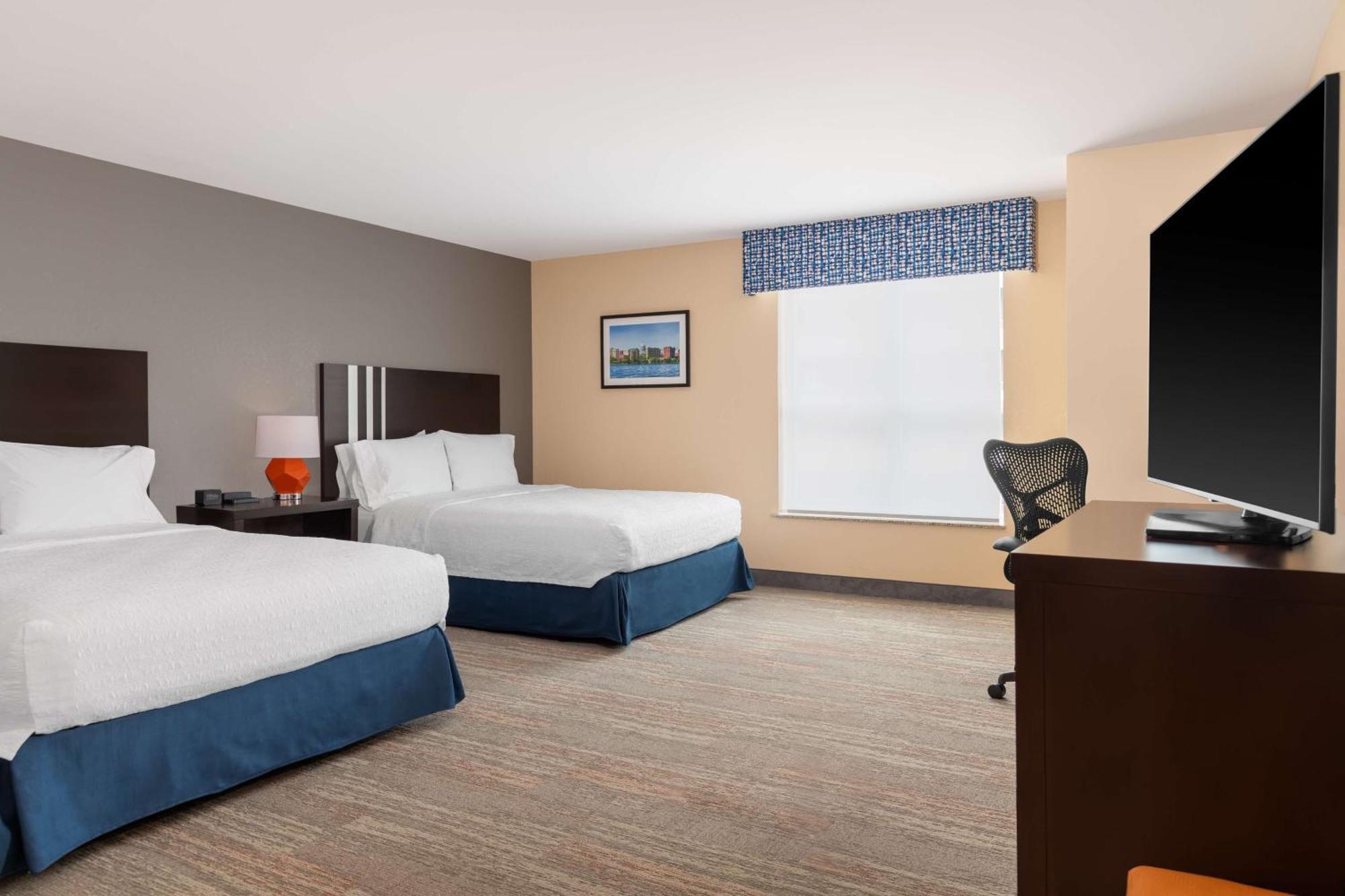 Hampton Inn & Suites Madison Downtown Экстерьер фото
