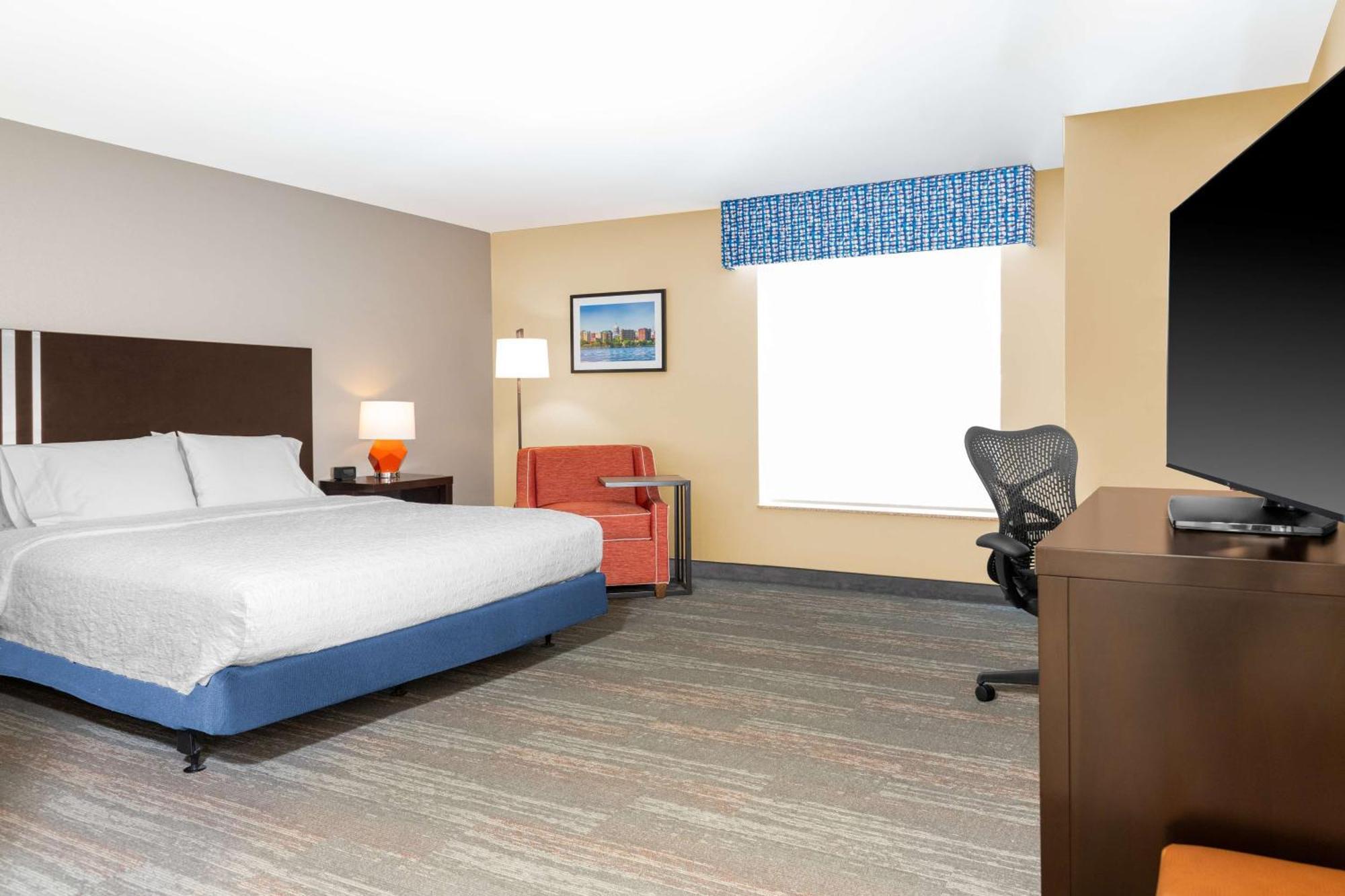 Hampton Inn & Suites Madison Downtown Экстерьер фото