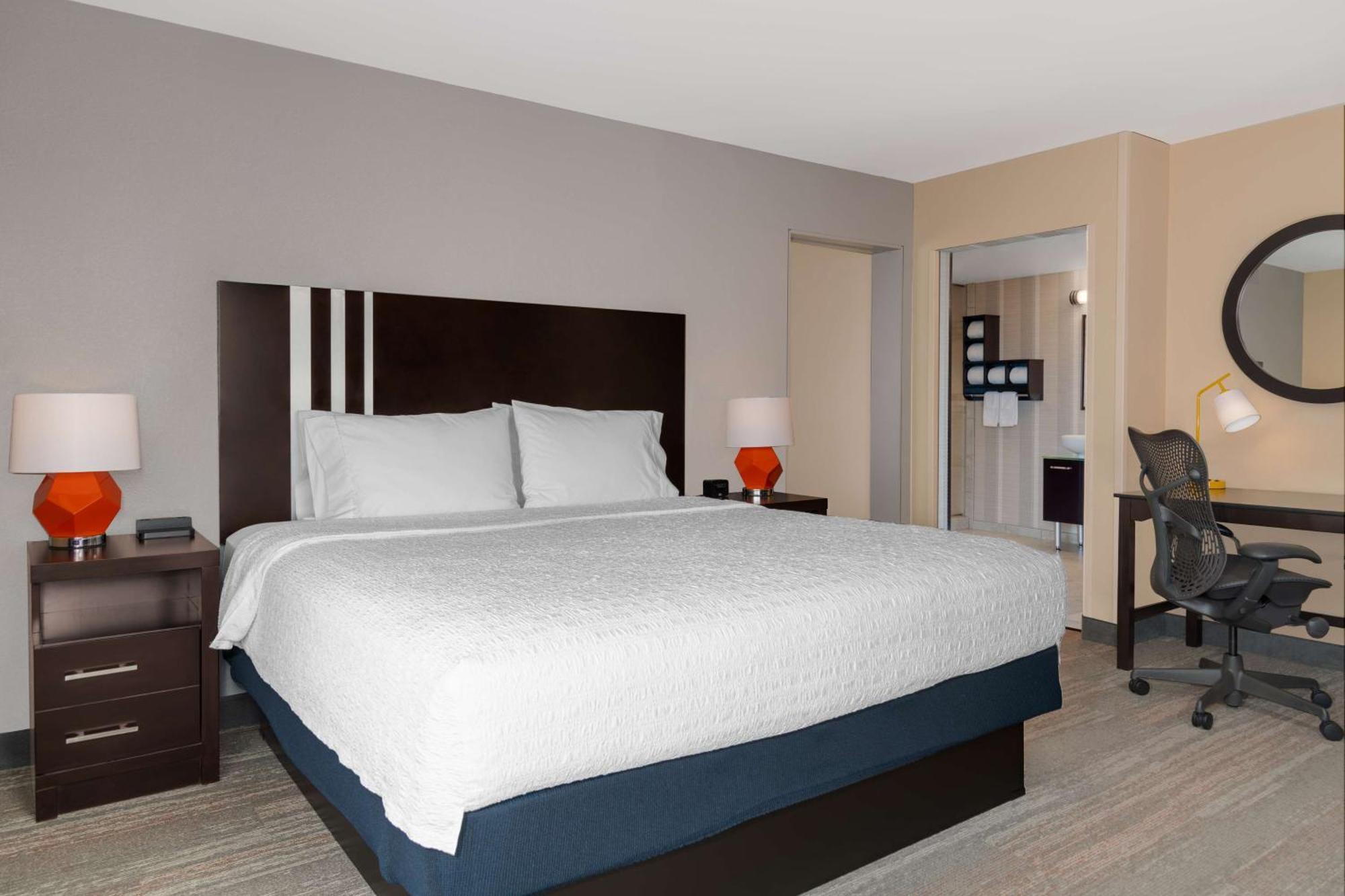 Hampton Inn & Suites Madison Downtown Экстерьер фото