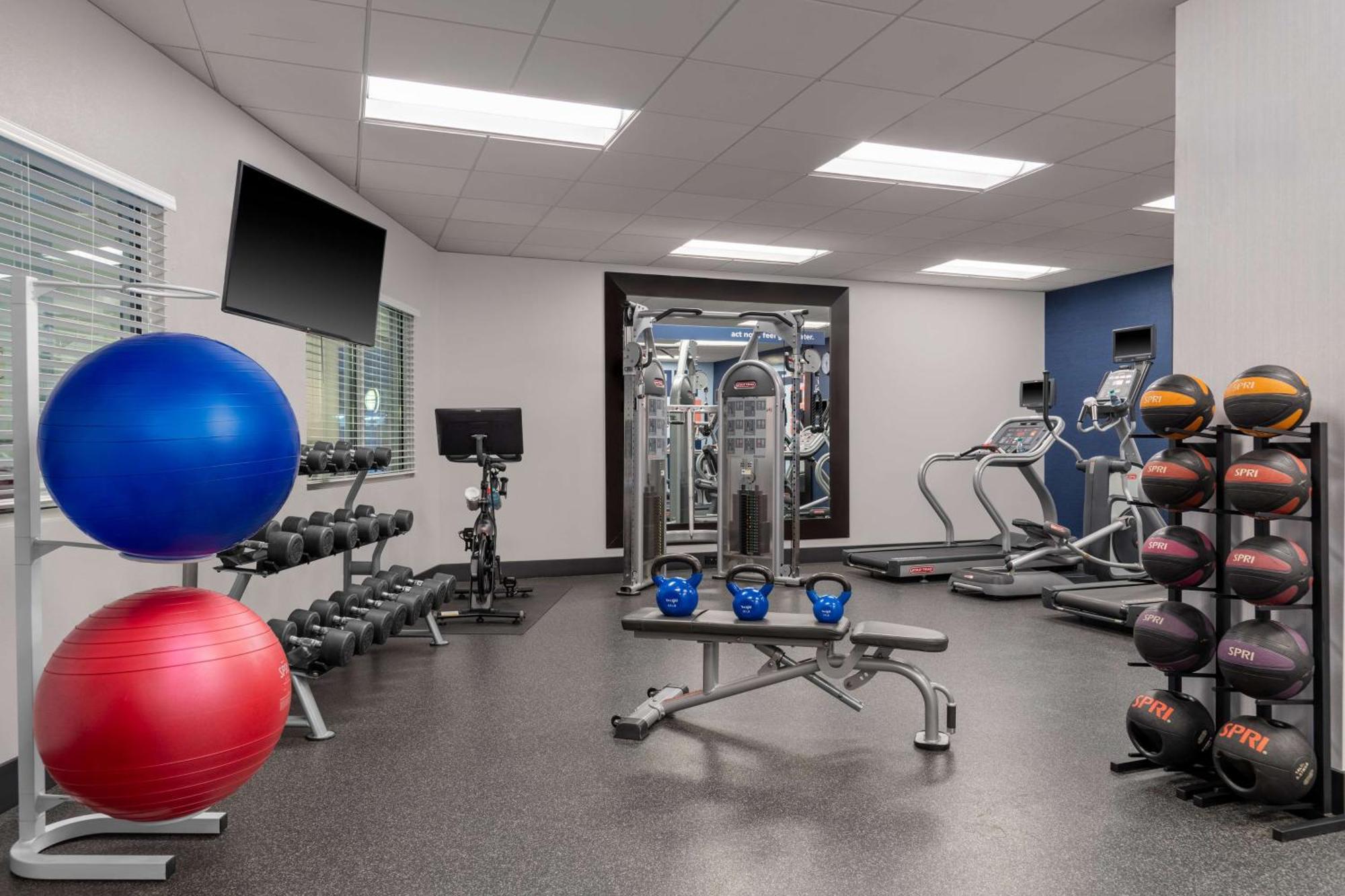 Hampton Inn & Suites Madison Downtown Экстерьер фото