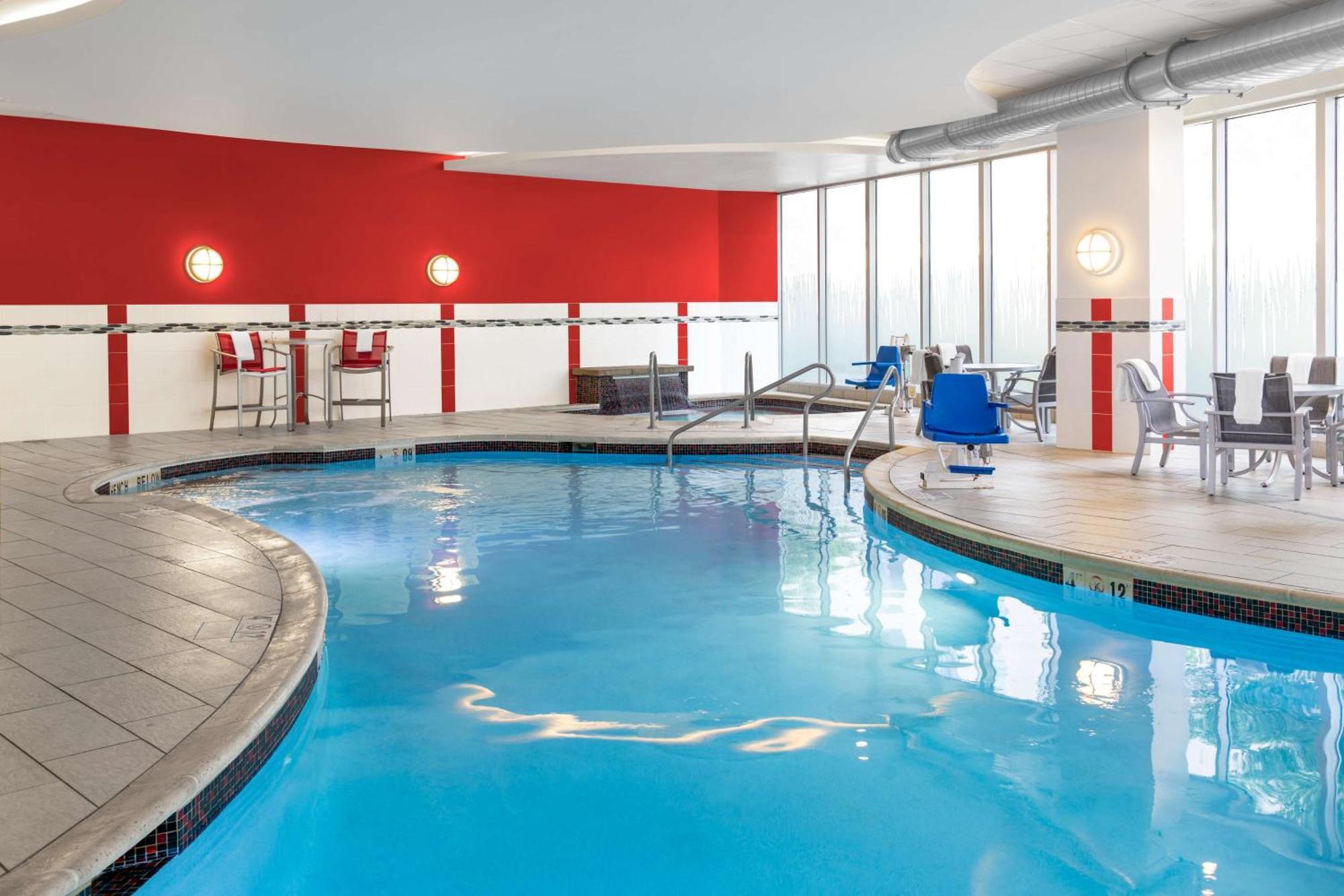 Hampton Inn & Suites Madison Downtown Экстерьер фото