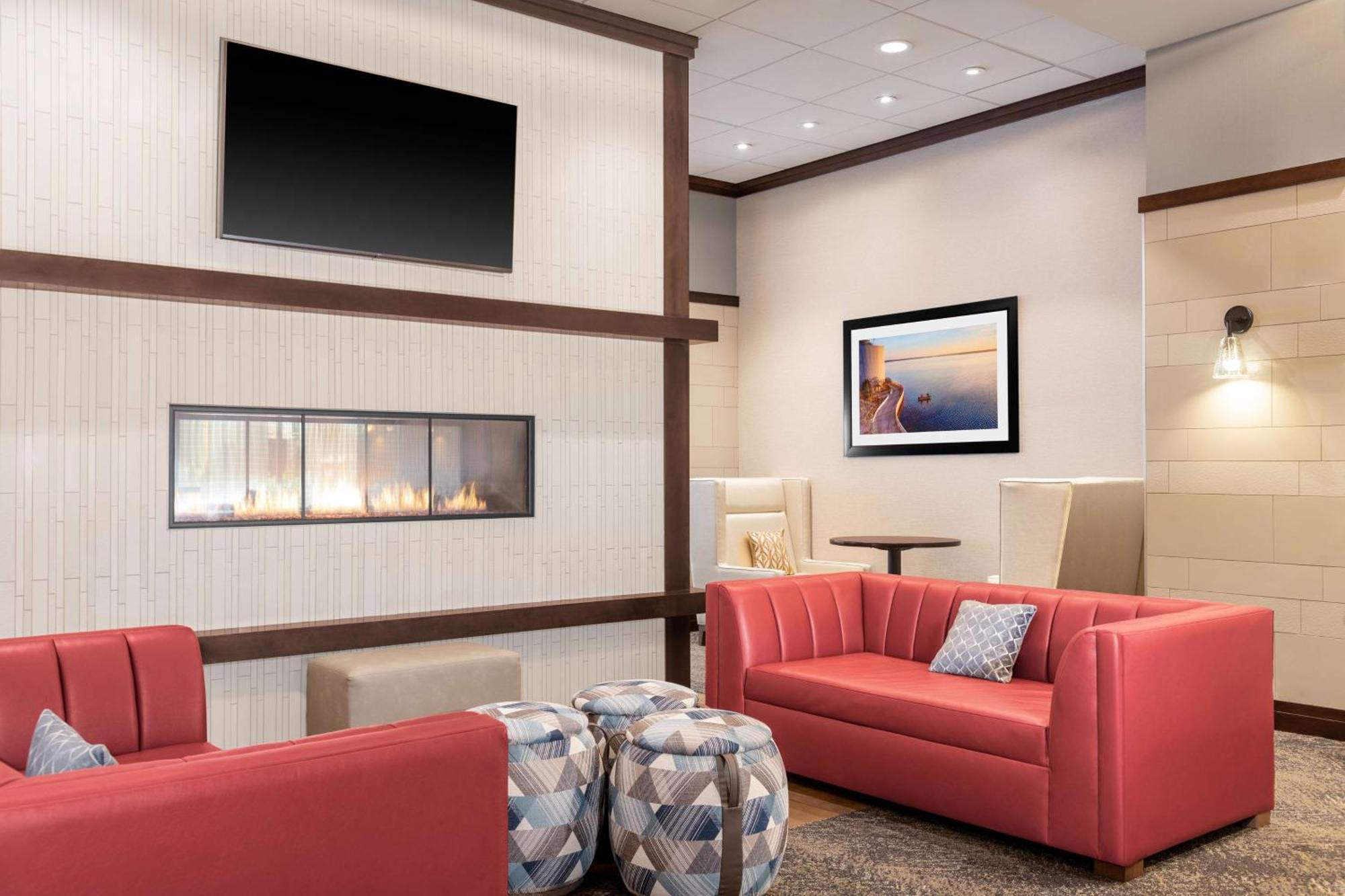 Hampton Inn & Suites Madison Downtown Экстерьер фото