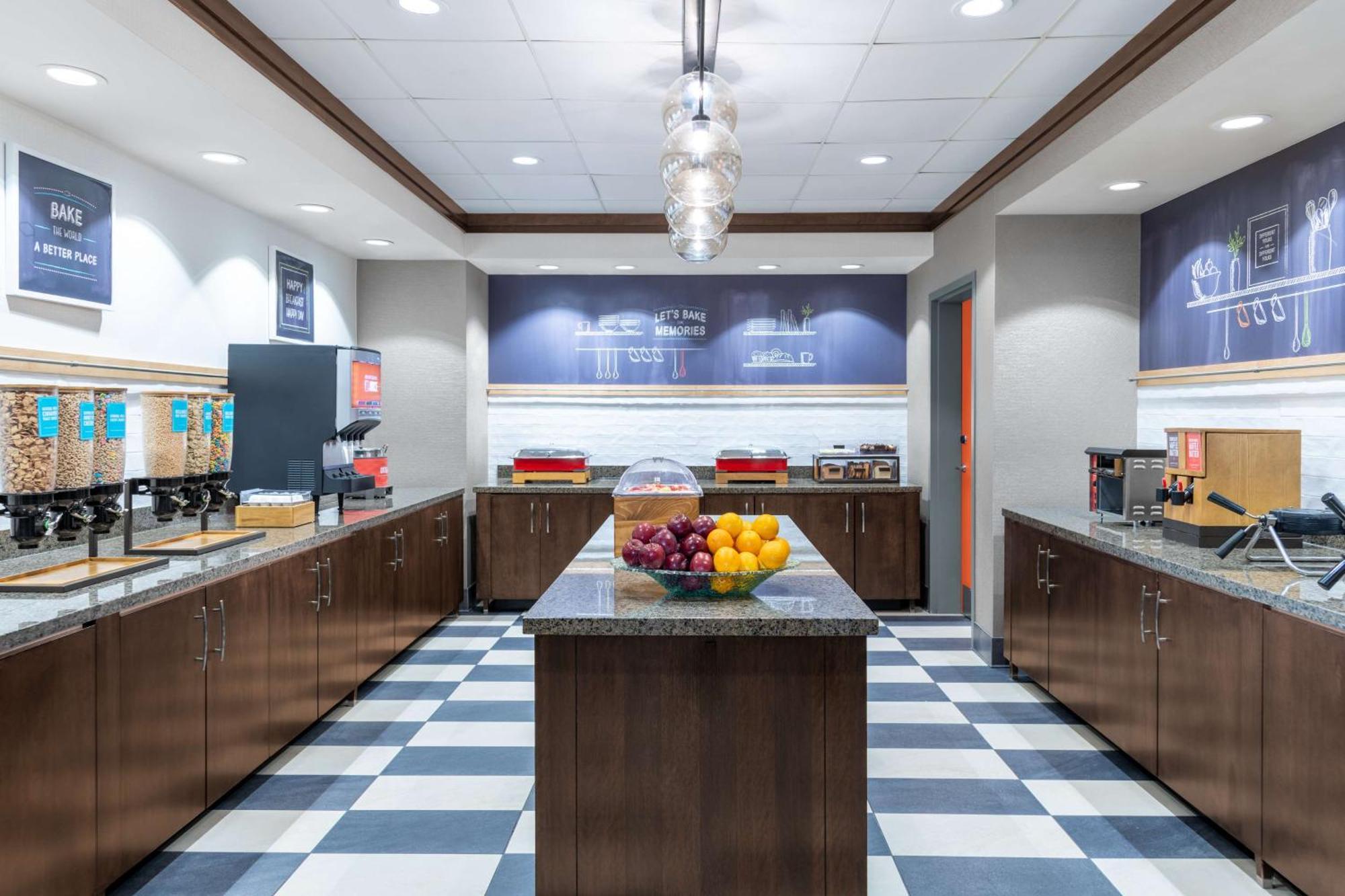 Hampton Inn & Suites Madison Downtown Экстерьер фото