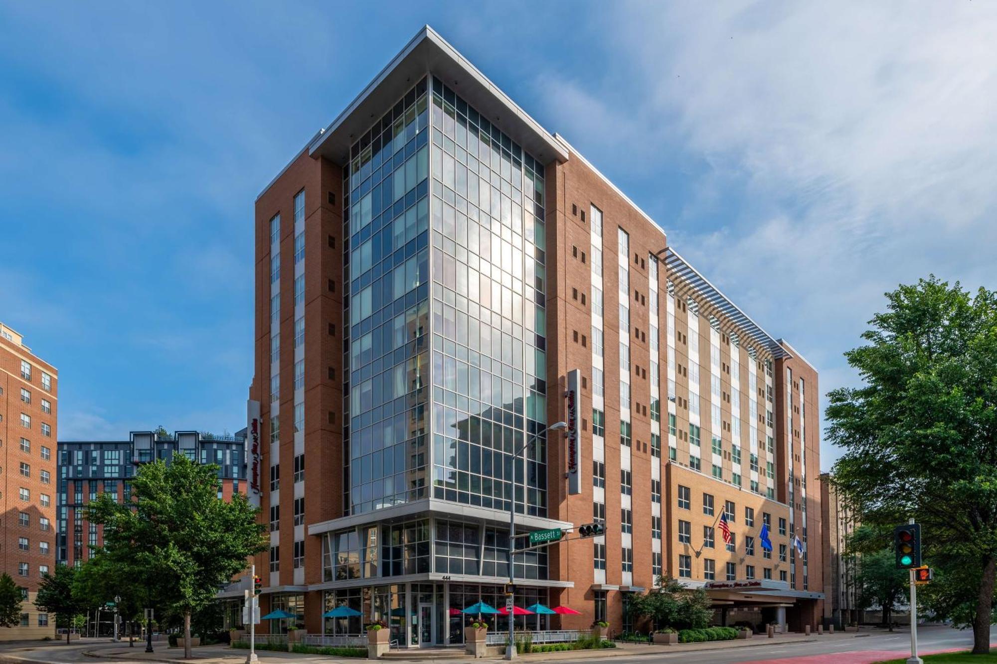 Hampton Inn & Suites Madison Downtown Экстерьер фото